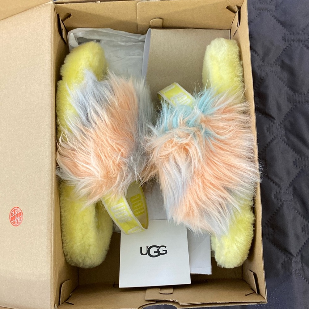 UGG Kids Fluff Yeah Slide Tie Dye Size 4
